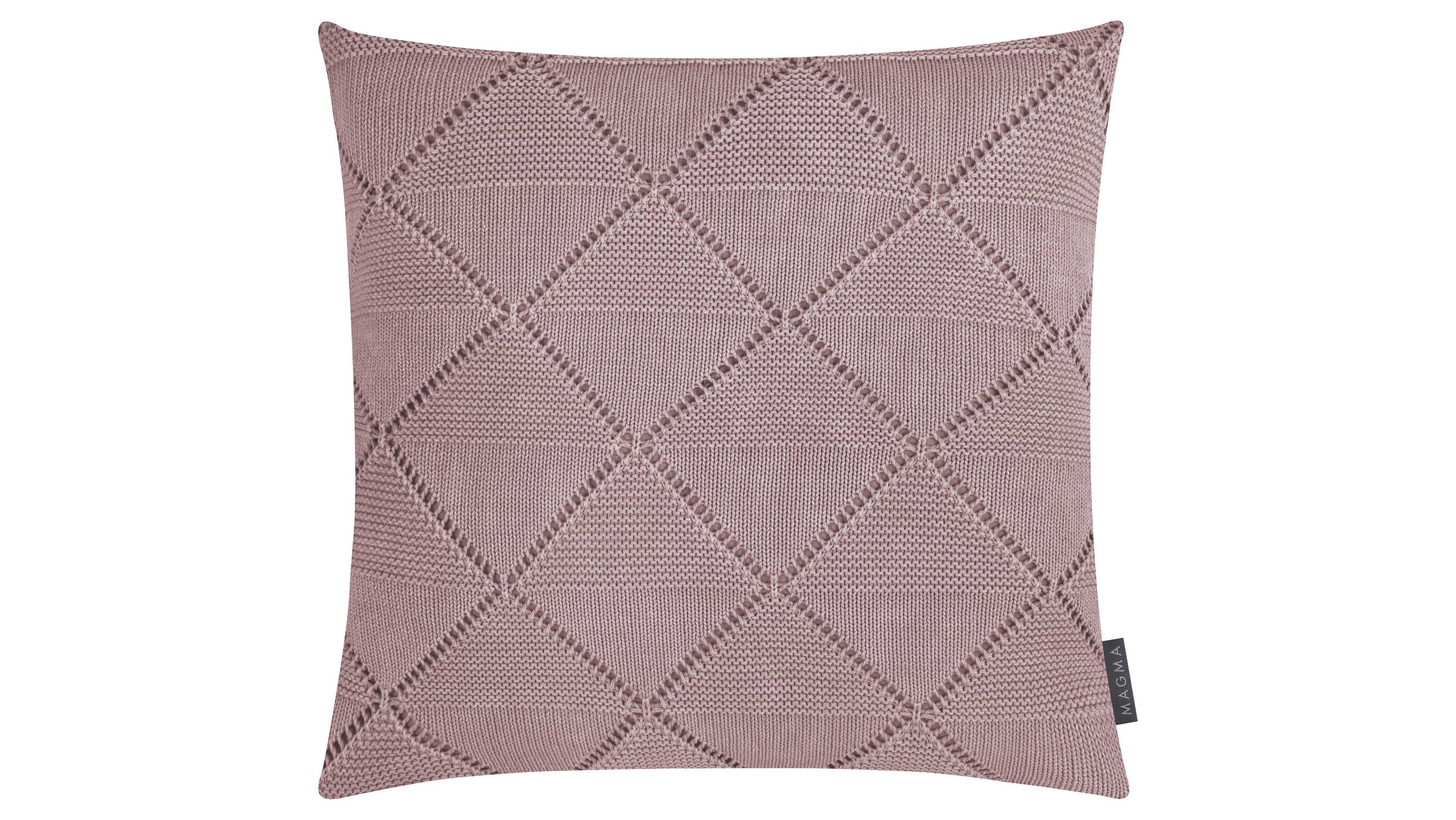 Gestrickte Kissenhülle in altrosa mit Rautenmuster Quadratische Kissenhülle mit gestricktem Rautenmuster in altrosa