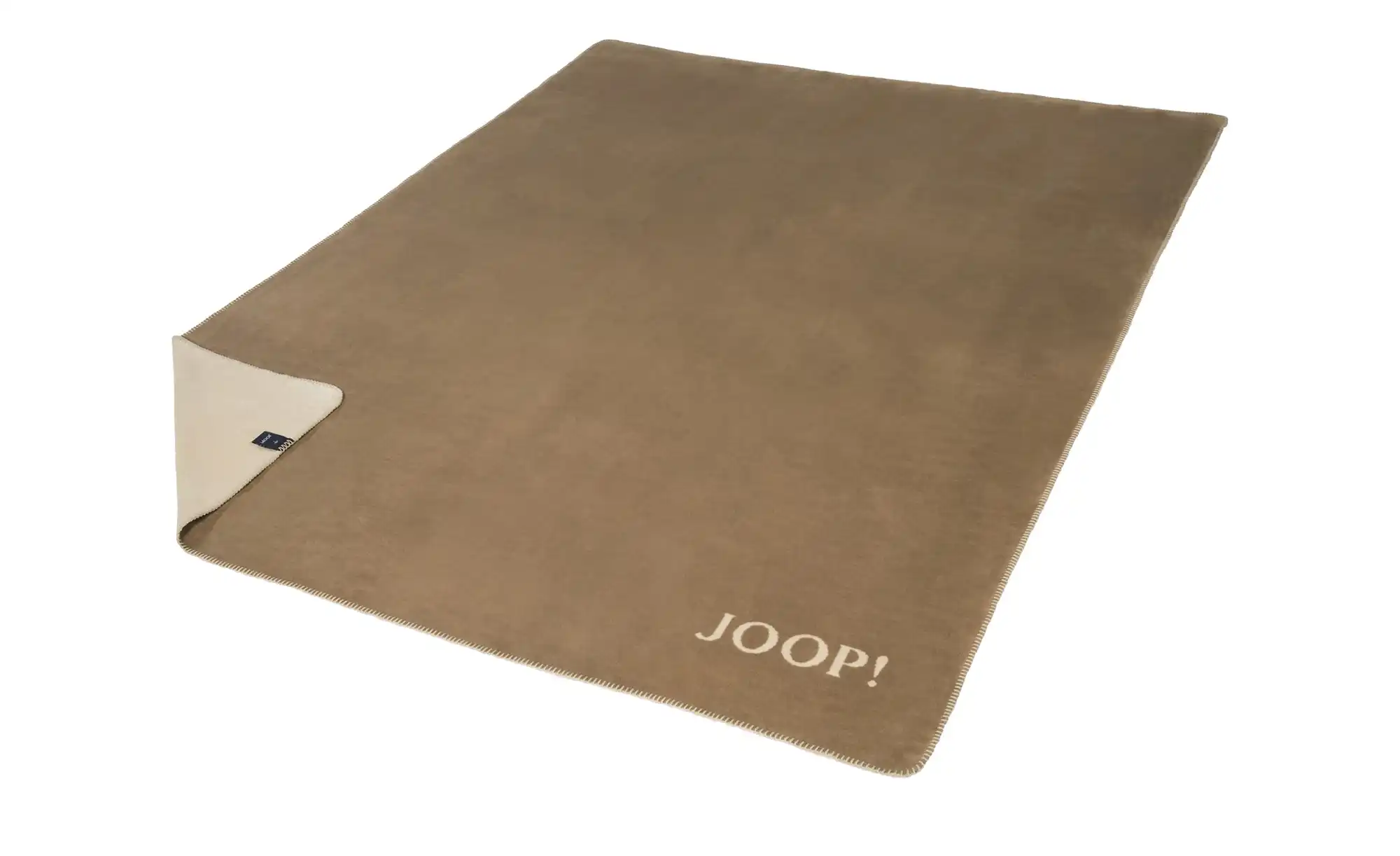 Zweiseitige Kuscheldecke in Braun und Beige mit sichtbarem JOOP!-Schriftzug in einer Ecke  aufgenommen von oben rechts