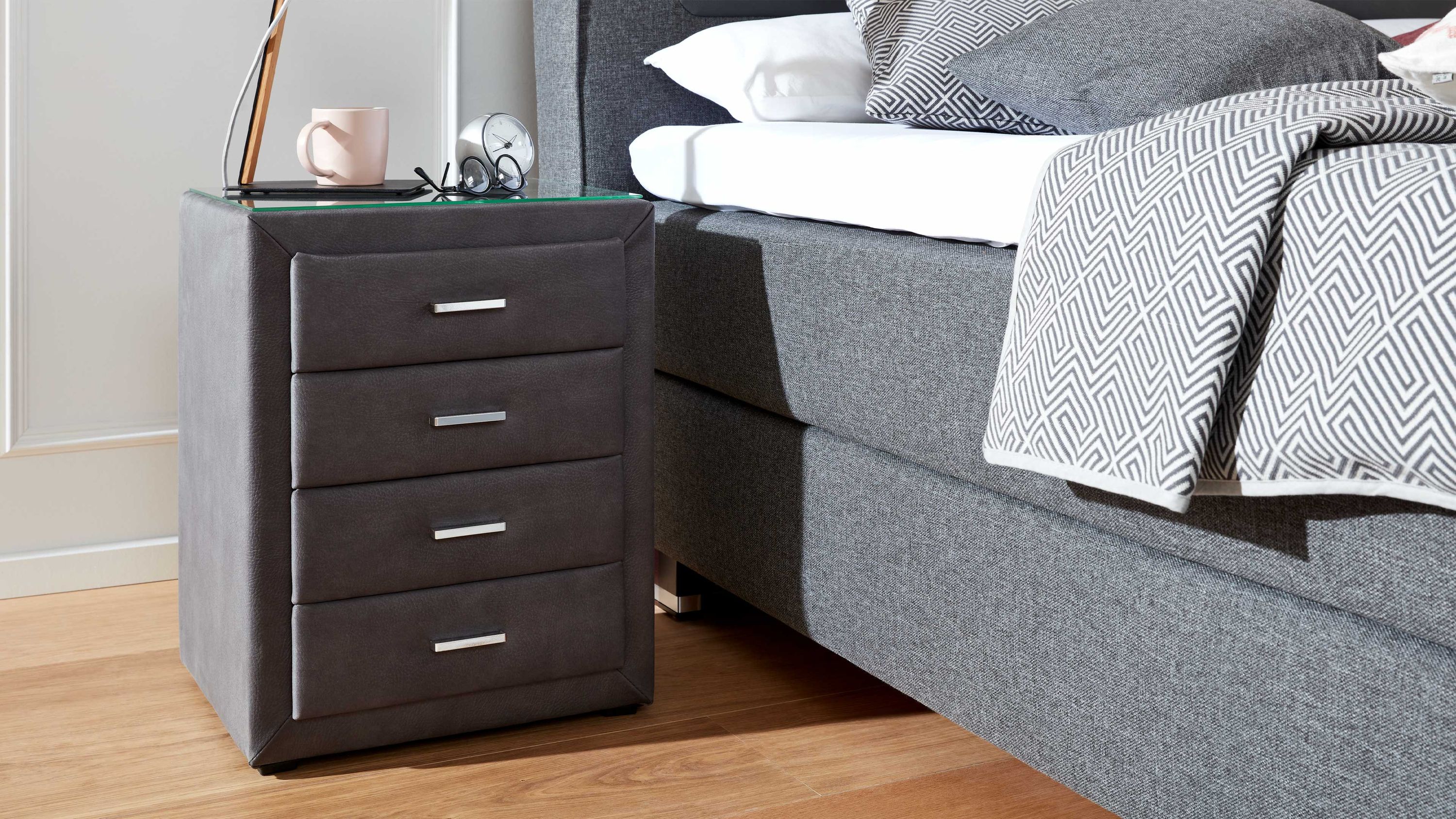 Comfortmaster Magnum - Nachtkommode 47 anthrazitfarbenes Kunstleder Santiago 472000  vier Schubladen