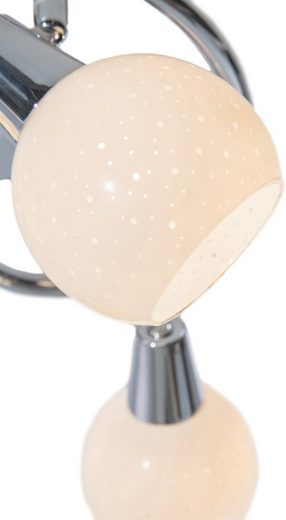 Deckenleuchte, Weiß/Silber Flache quadratische Deckenleuchte aus weißem Glas mit silbernem Metalleinsatz leicht seitlich aufgenommen