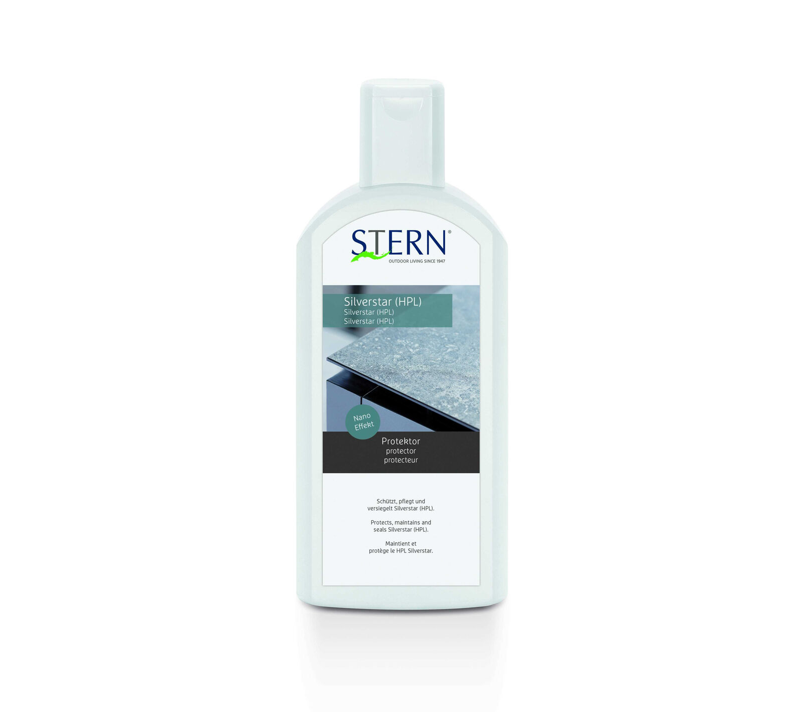 Weiße 500-ml-Flasche Stern Protektor Silverstar mit Etikett  stehend und freigestellt auf weißem Hintergrund