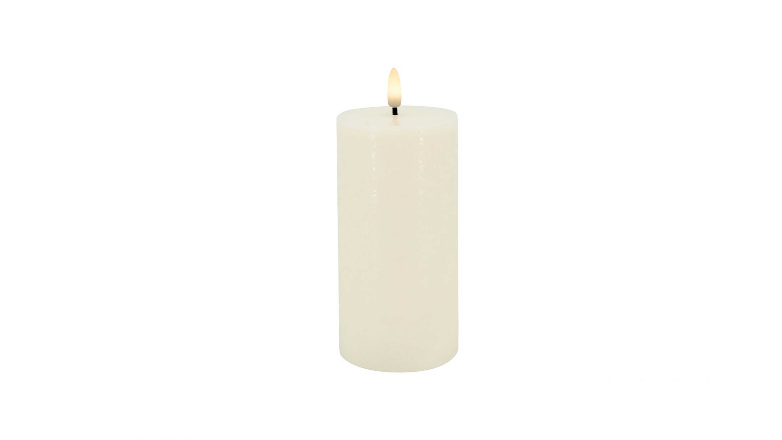 Cremefarbene LED-Stumpenkerze mit flackernder Flamme