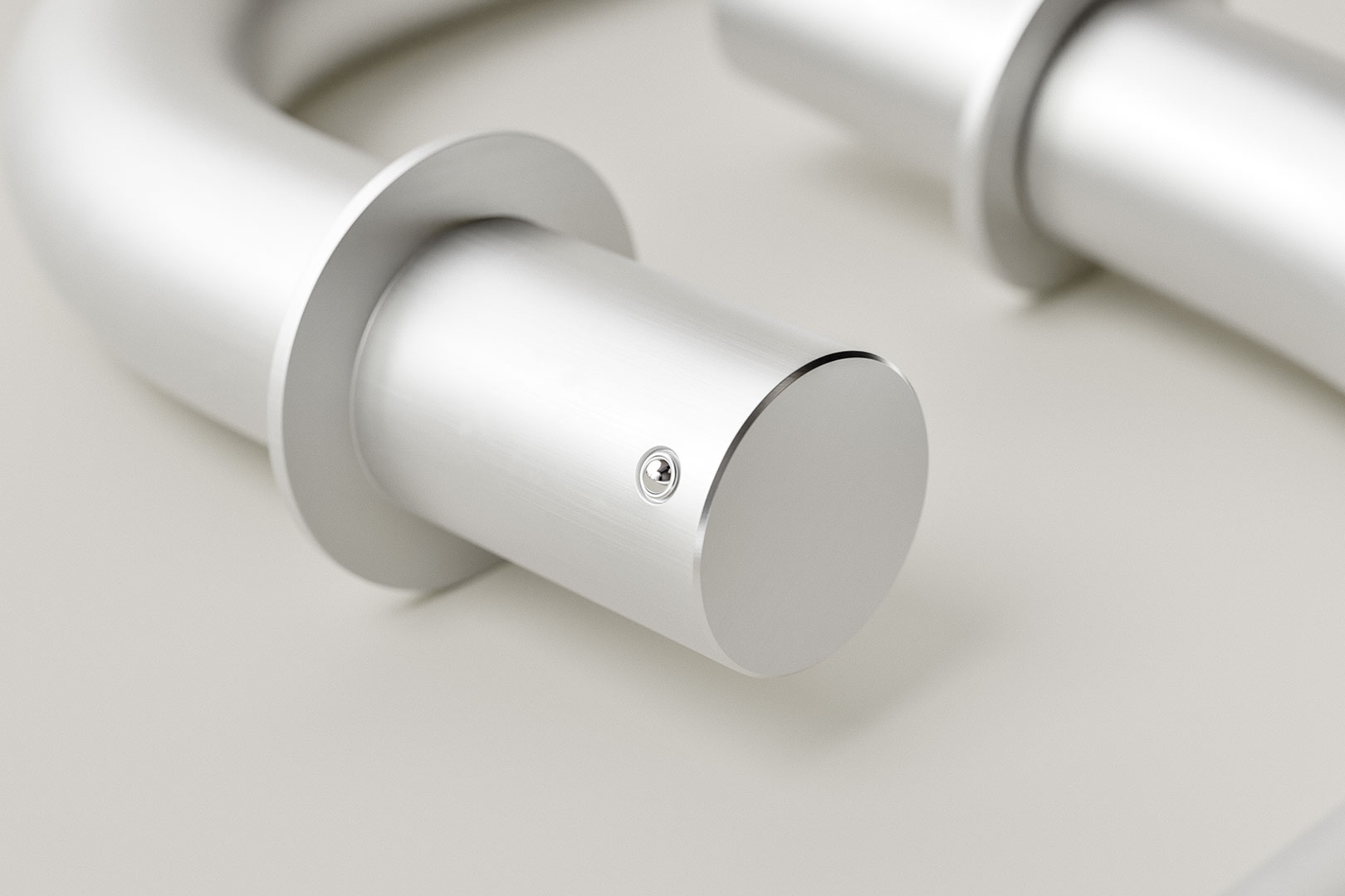 Detailansicht einer silbernen Aluminiumstange mit Loch, Teil eines gebogenen Popsnap-Systems.