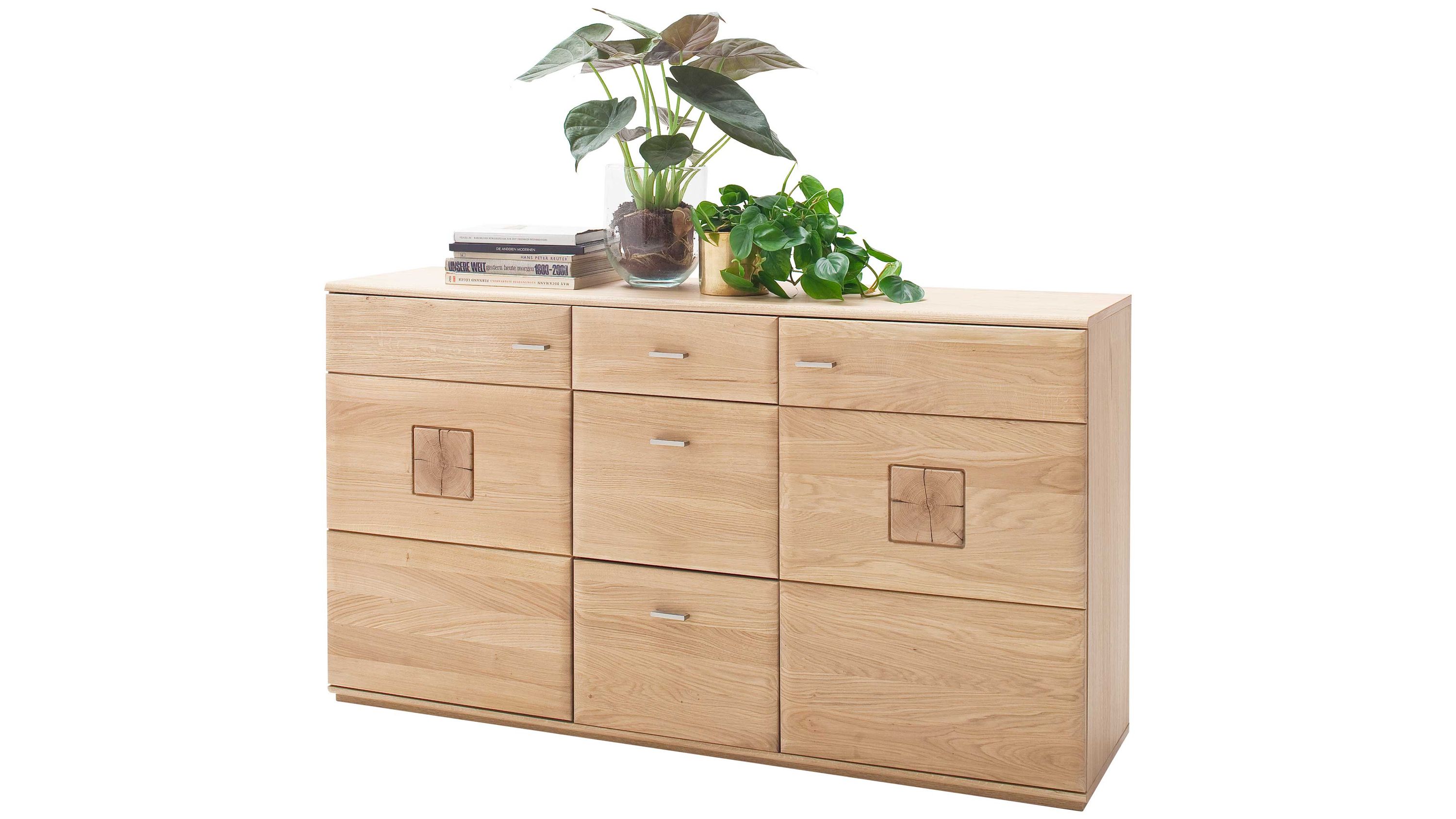 Sideboard aus hellem Holz mit drei Türen und drei Schubladen dekorative quadratische Holzelemente
