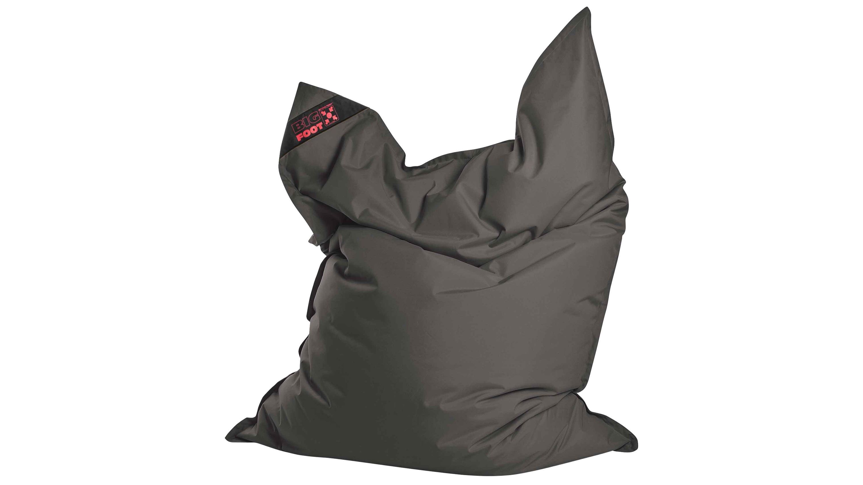 Anthrazitfarbener Sitzsack mit unregelmäßiger Form und sichtbarem Markenlabel