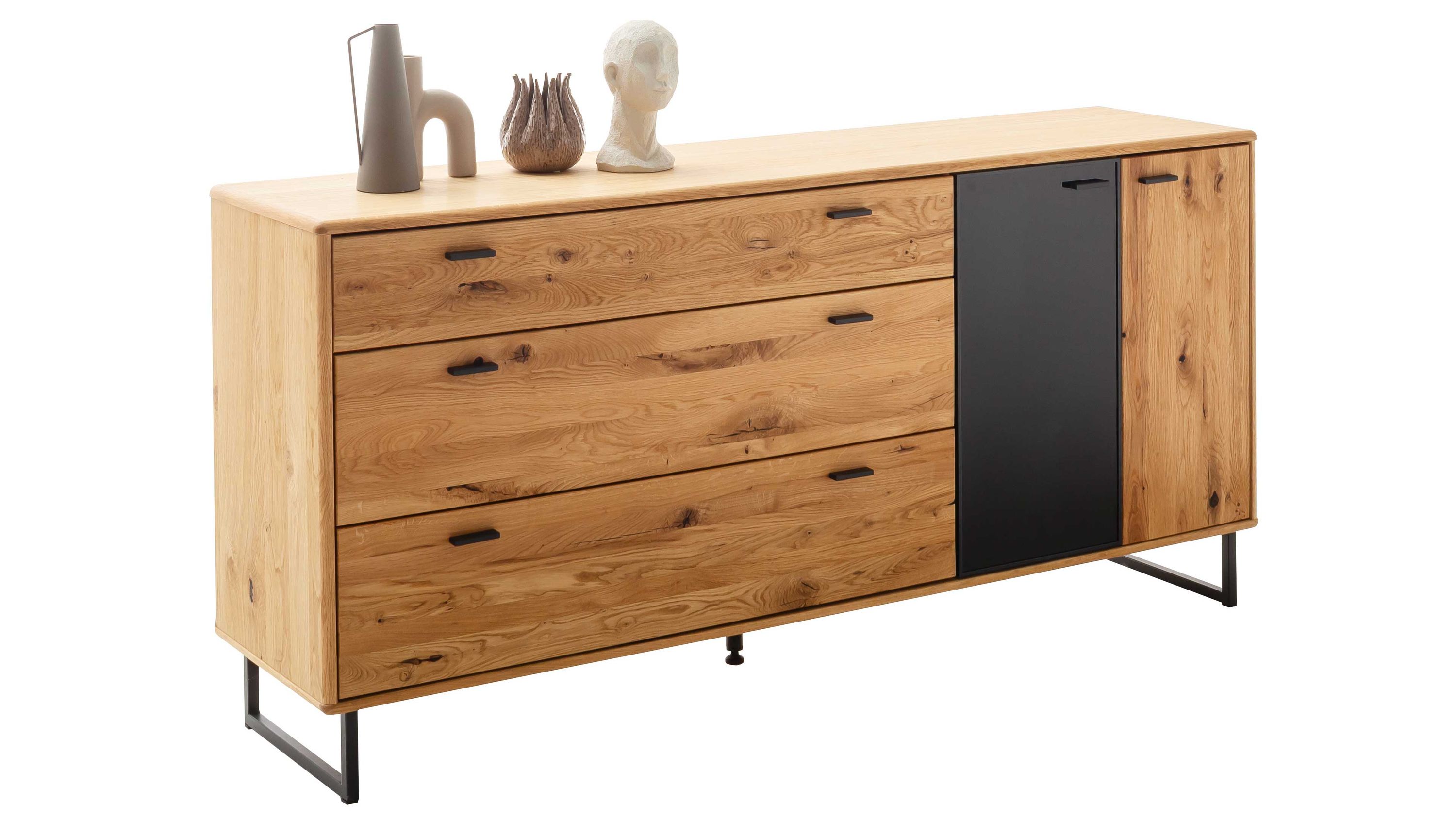 Sideboard mit drei Schubladen und zwei Türen in Holzoptik und anthrazitfarbenem Türteil auf Metallbeinen