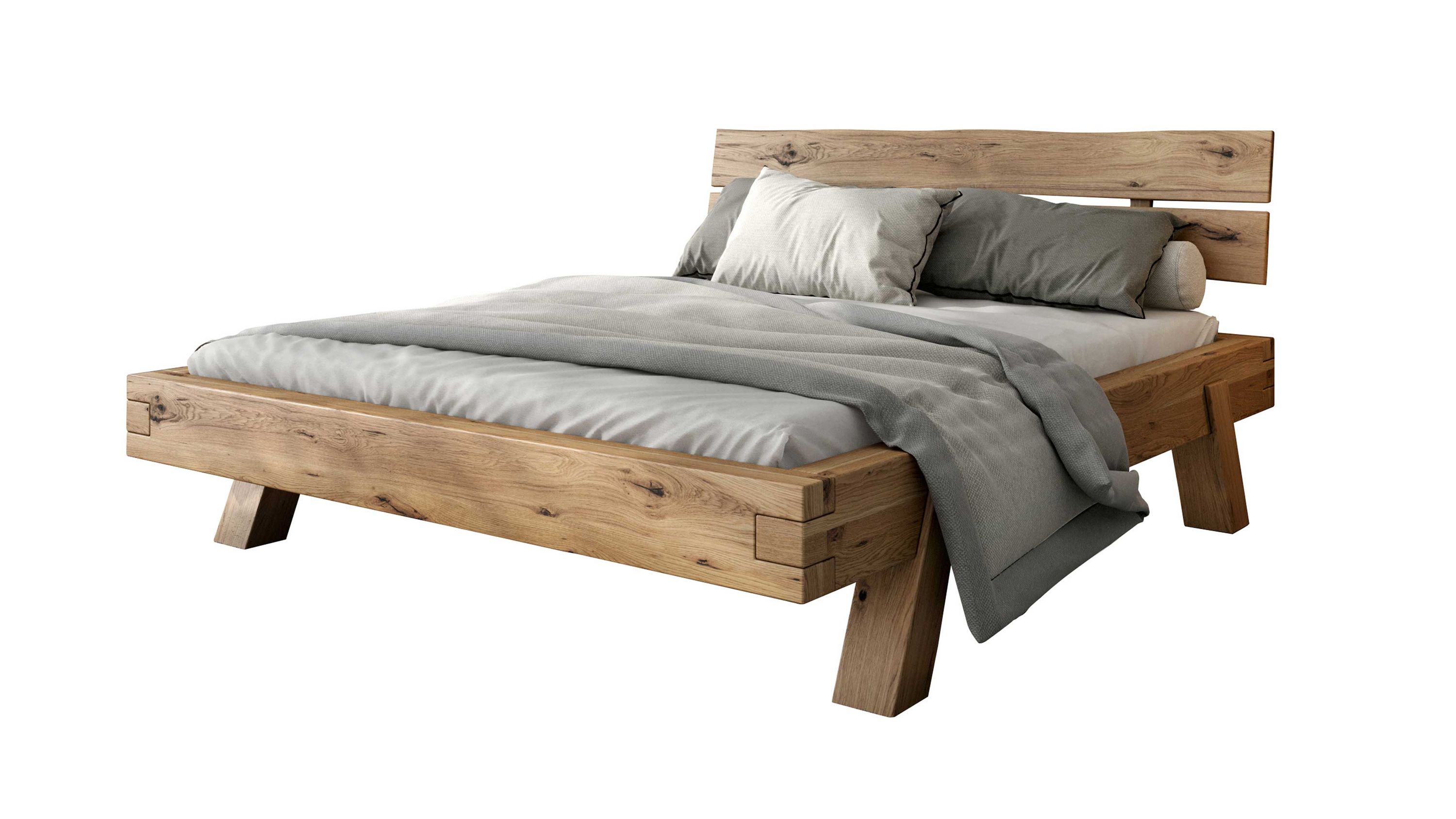 Massivholz Bettgestell mit Kopfteil und schrägen Beinen Bettgestell aus massivem Holz mit breitem Kopfteil und schrägen Beinen in naturfarben