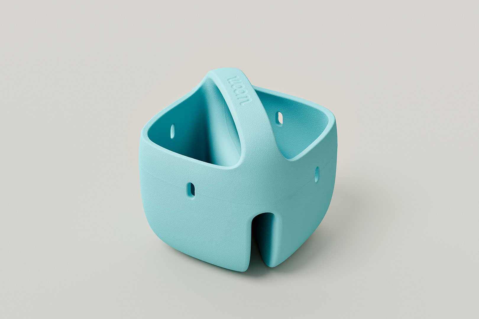 Blauer Stifthalter mit abgerundeten Ecken und mehreren Öffnungen für Schreibutensilien.