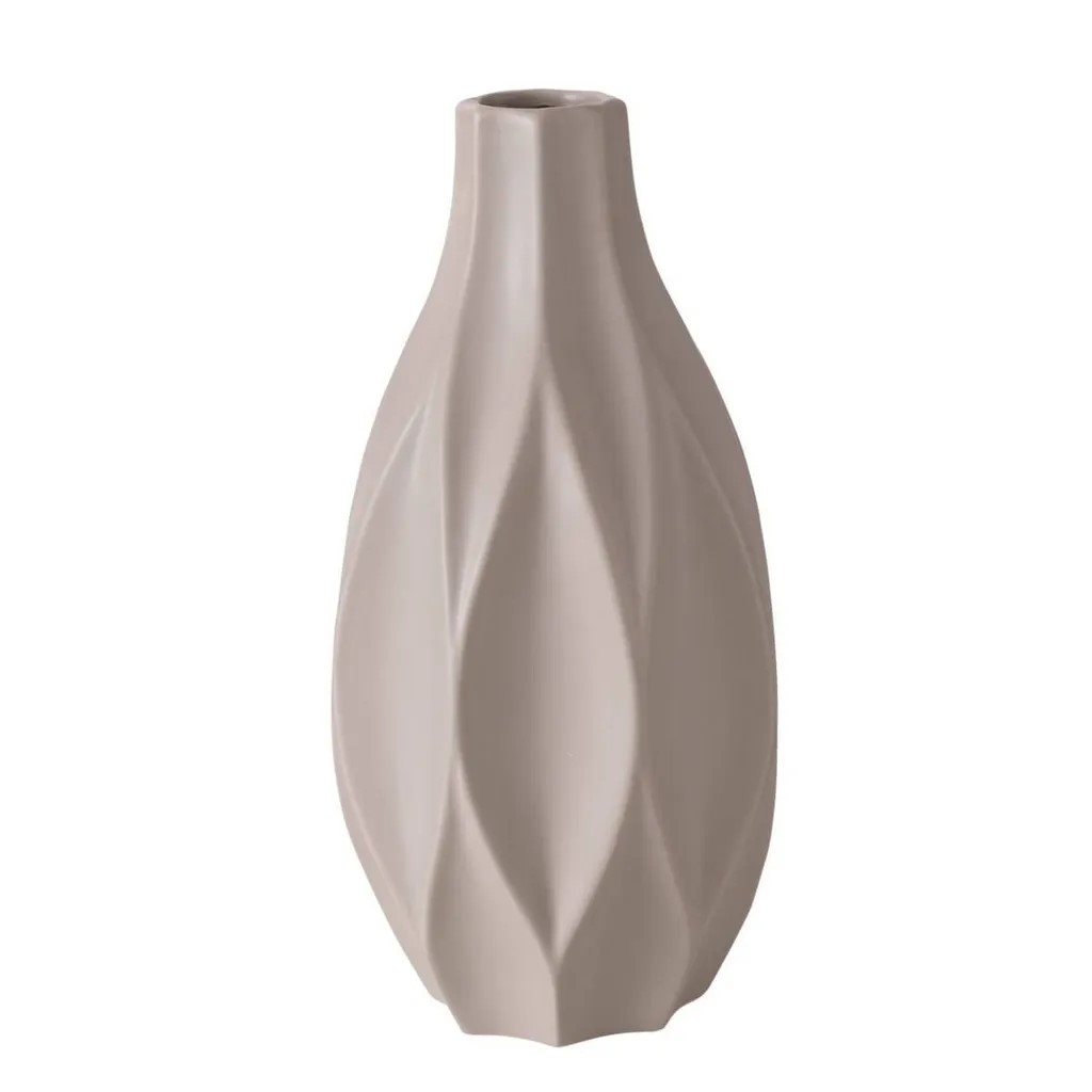 Vaseaus matt beigem Steingut mit modernem Design  geeignet als Blumen- und Dekorvase  aufgenommen frontal