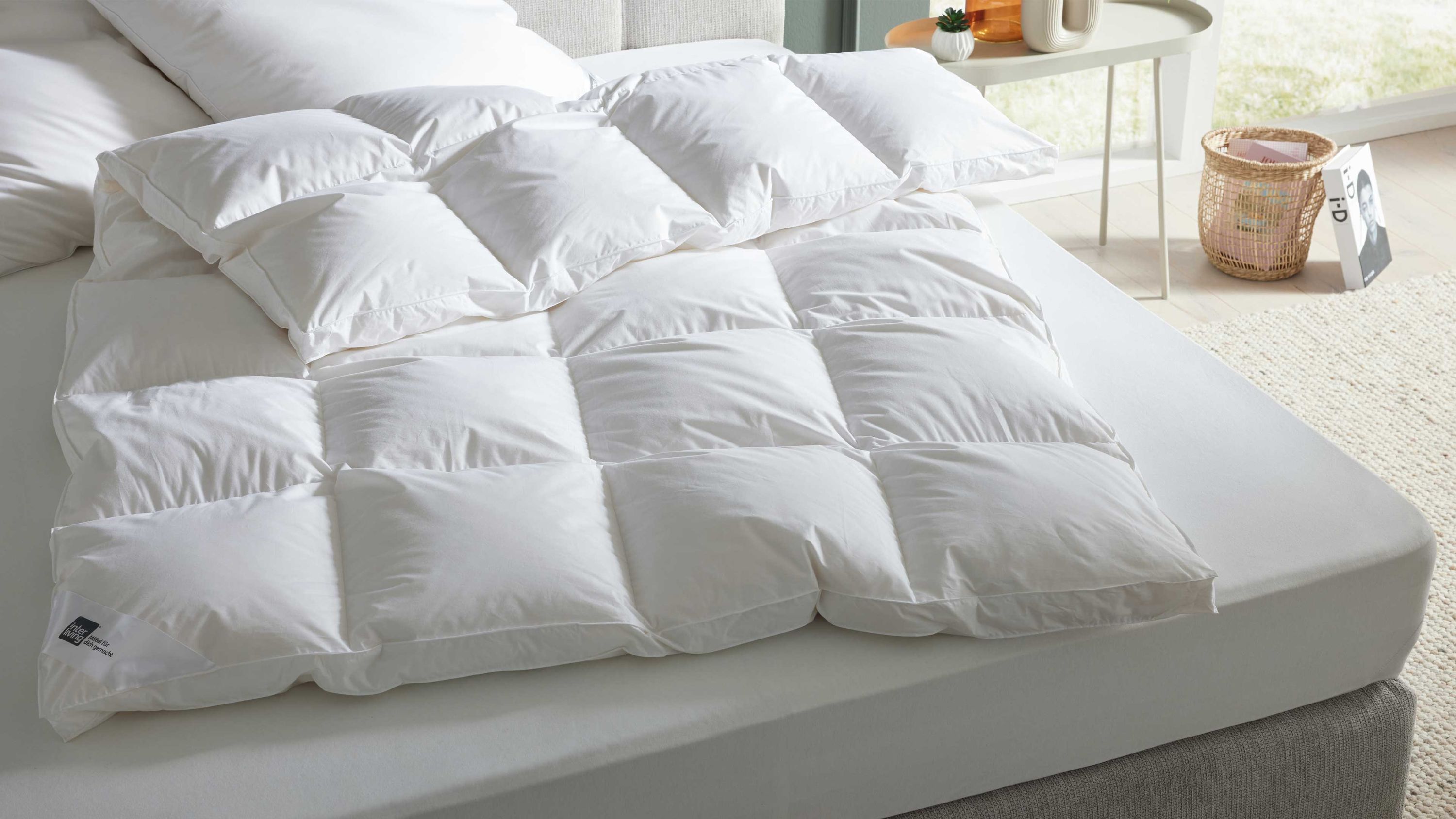 Interliving Bettdecke Serie 9204 - Daunendecke als Winterbett warm, ca. 840 g Daunen - ca. 135 x 200 cm