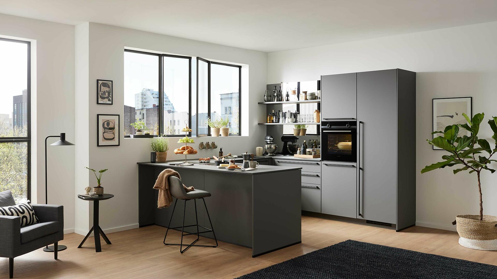 Schiefergraue Küche Culineo C357 mit SIEMENS Geräten Stellfläche 250 x 275 cm