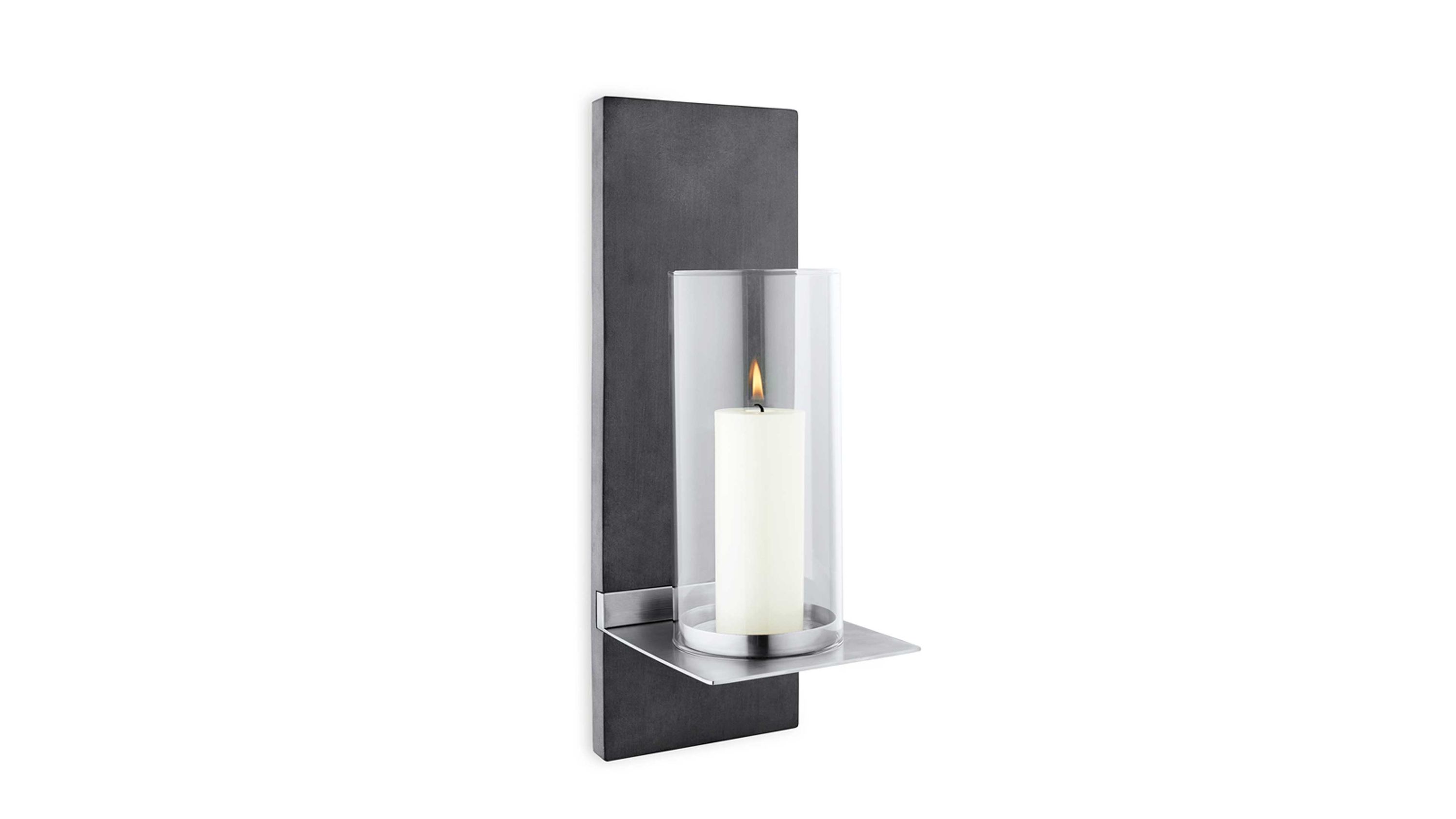 Wand-Windlicht mit Glaszylinder und schwarzer Rückplatte Wand-Windlicht mit rechteckiger schwarzer Rückplatte und klarem Glaszylinder mit weißer Kerze