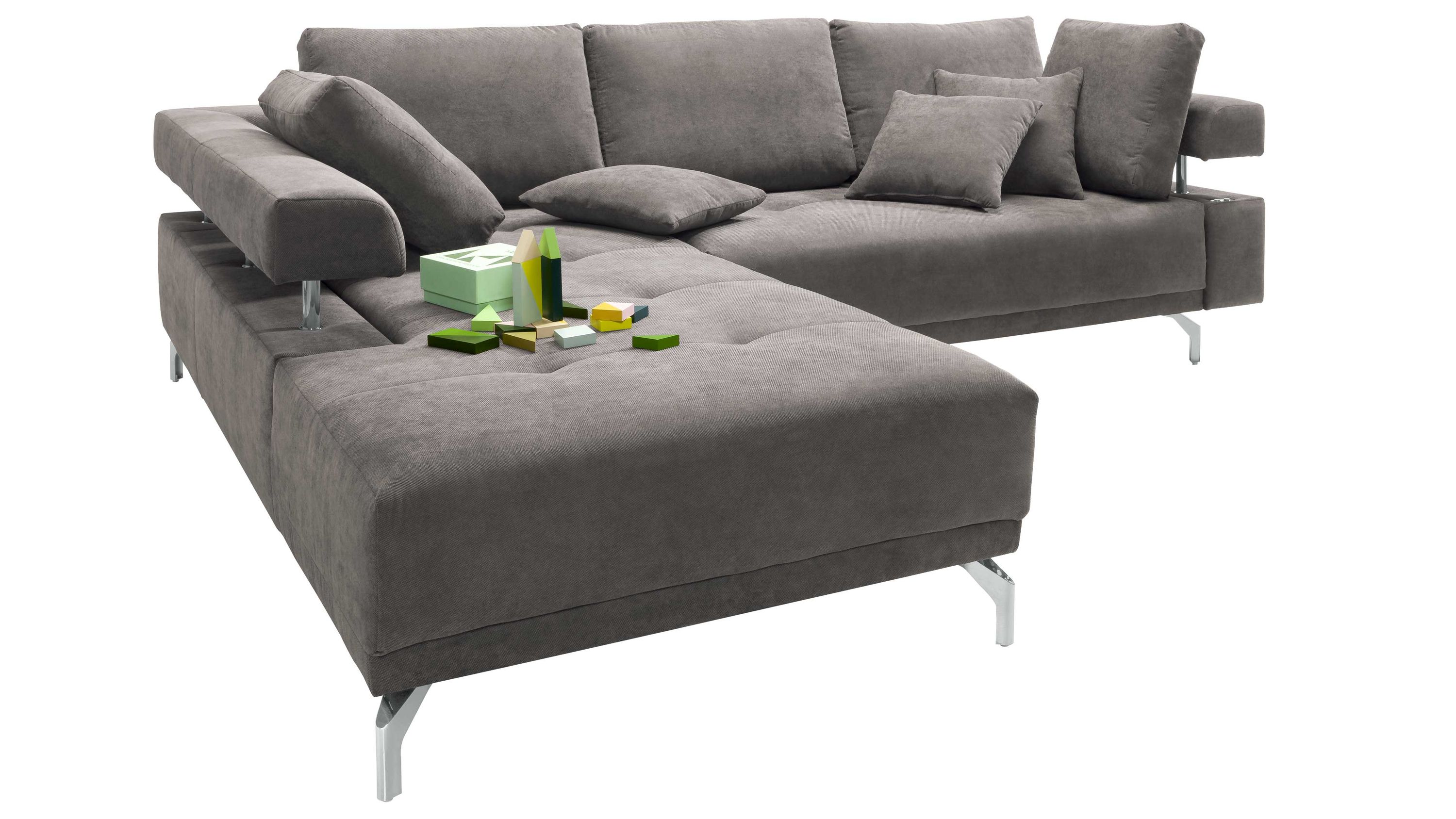 Ecksofa mit grauem Stoffbezug verstellbaren Rückenlehnen und Metallfüßen