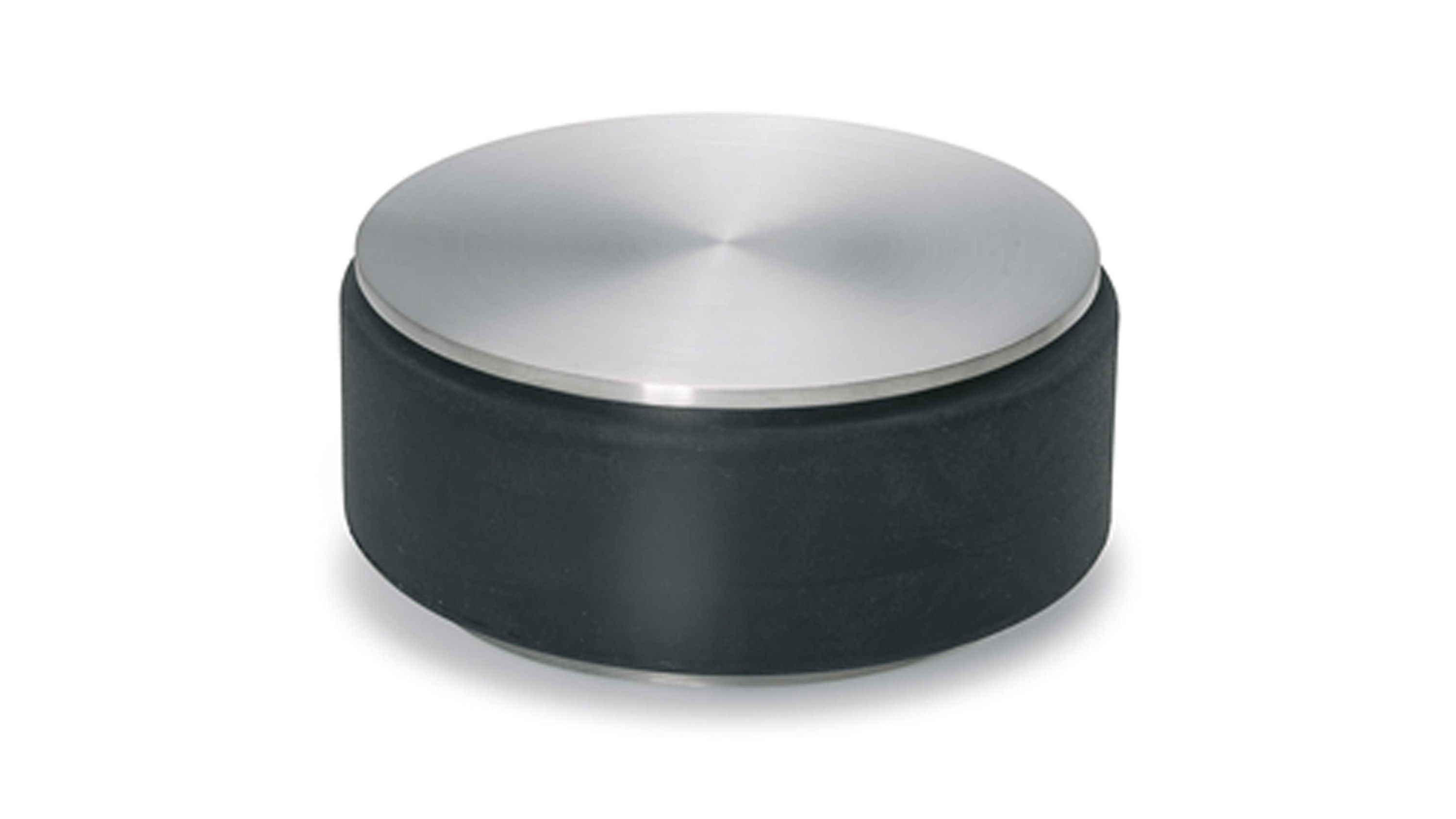 Runder Türstopper mit Metalloberfläche und Gummiring Runder Türstopper mit silberner Metalloberfläche und schwarzem Gummiring