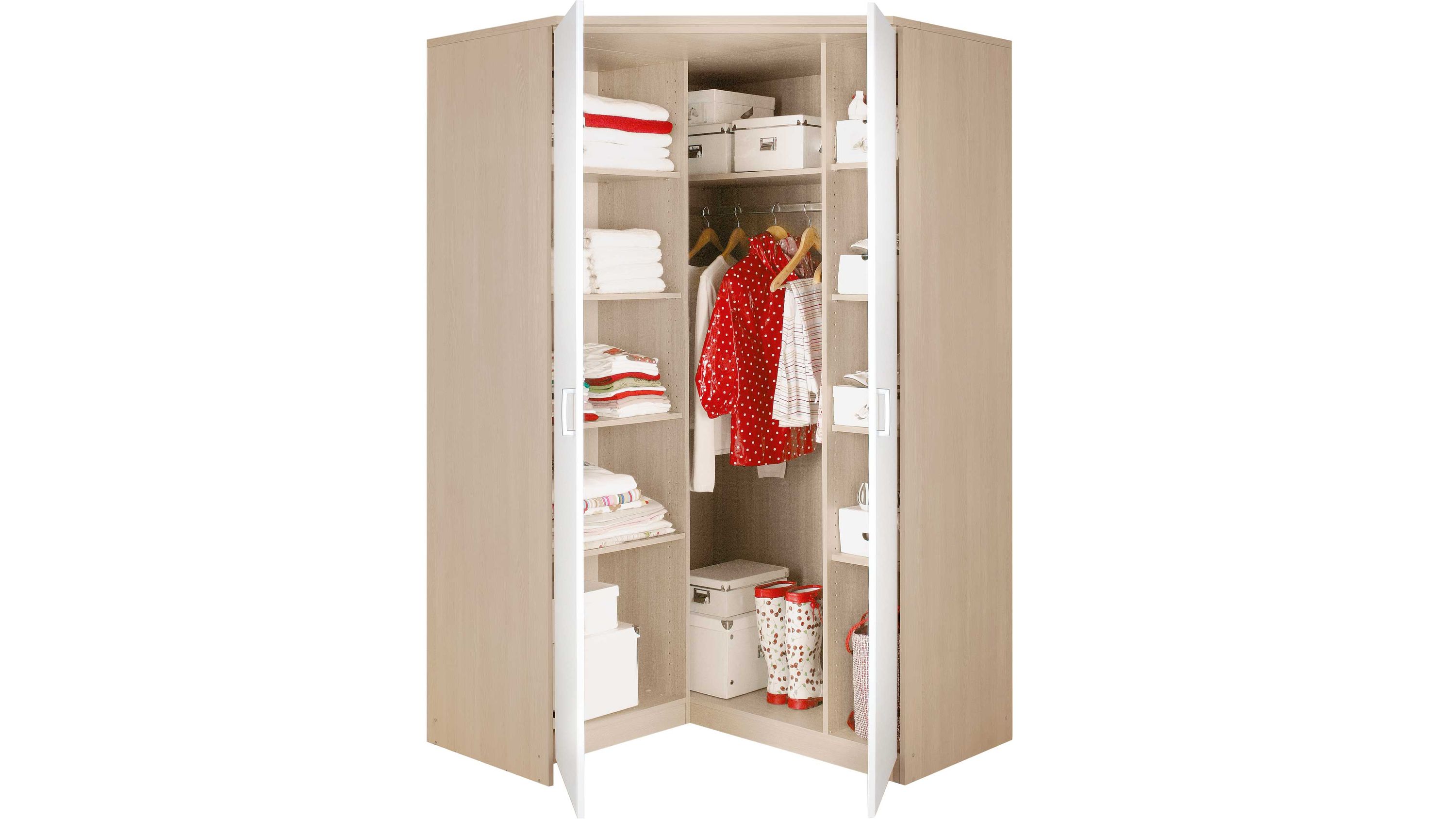 Eckschrank mit zwei weißen Türen innen mit Regalfächern und Kleiderstange helles Holz außen