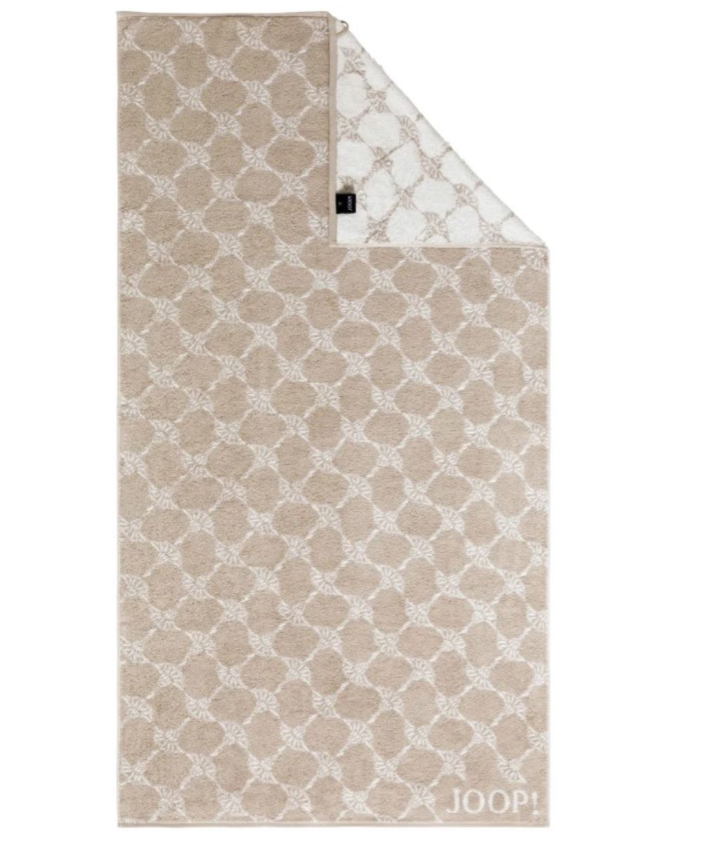 Beiges JOOP-Duschtuch mit grauem Muster – Markenlogo unten rechts Frontalansicht gefaltetes JOOP!-Duschtuch in Beige mit hellem Cornflower-Muster sichtbares Etikett oben