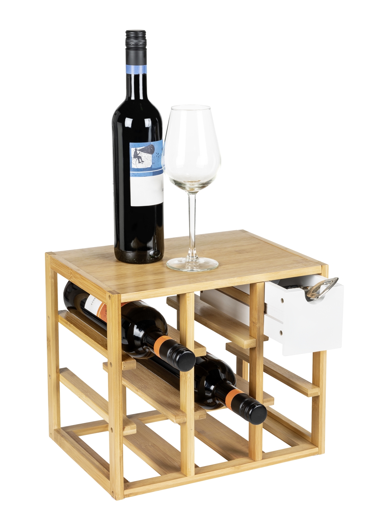 Quadratisches Weinregal aus Bambus mit Flasche und Glas oben leicht schräg von links fotografiert mehrere Fächer