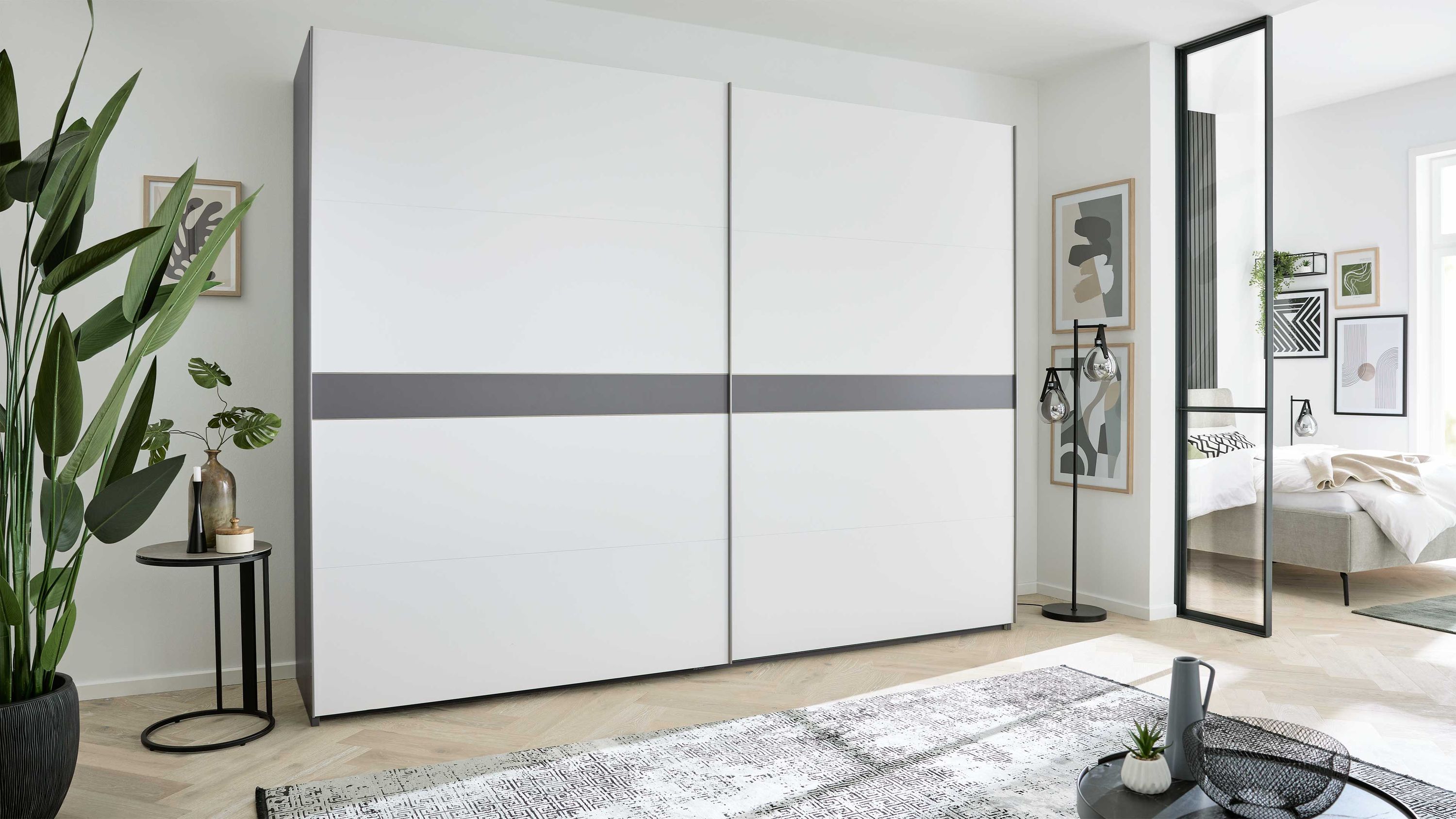 Interliving Kleiderschrank Serie 1207  Schwebetürenschrank 913007 Weiß & Manhattan  zwei Türen, Breite ca. 301 cm