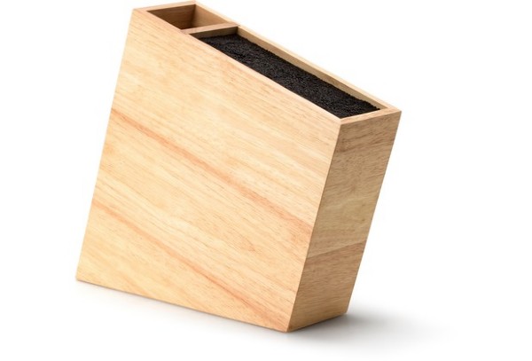 Detailansicht eines geölten Messerblocks aus Holz mit flexiblem Einsatz  für Küchenmesser