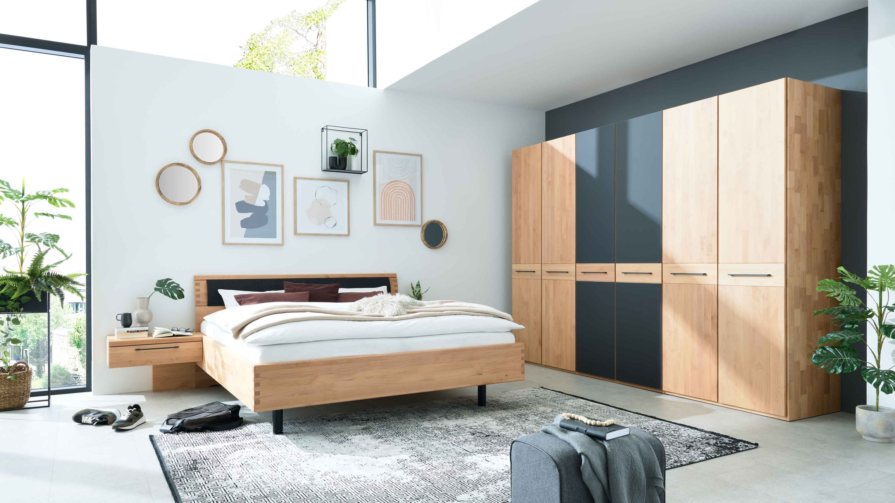 Interliving Schlafzimmer Serie 1028  Komplettzimmer 1009 Erle & Carbon  vierteilig, sechstürig
