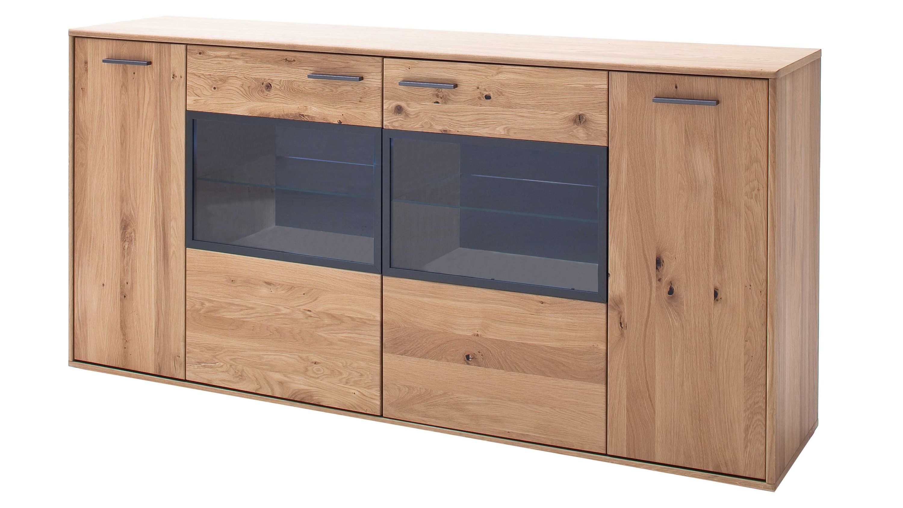 Sideboard mit vier Türen in Holzoptik und zwei Türen mit dunklen Glaseinsätzen