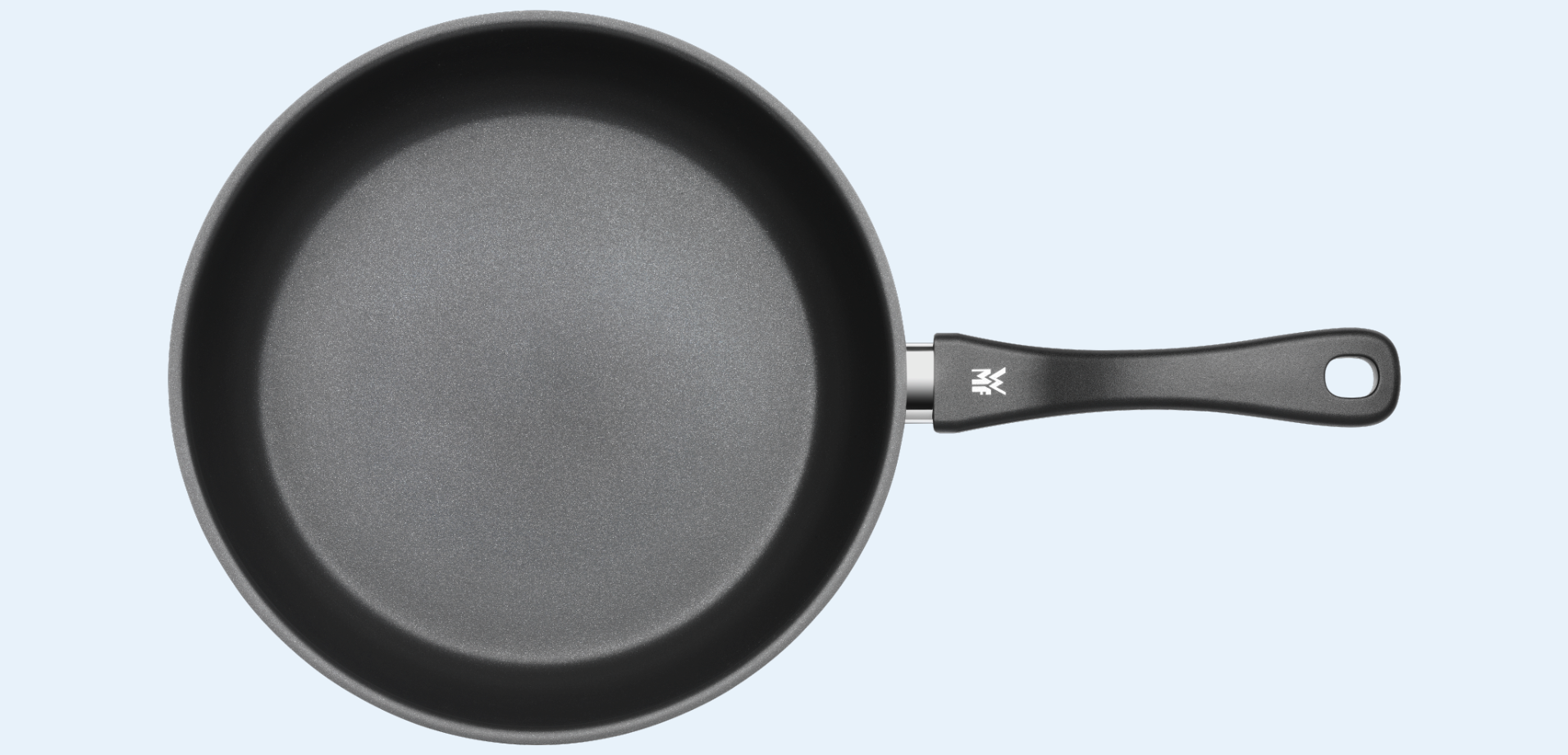 Runde Antihaft-Bratpfanne mit schwarzer Beschichtung und ergonomischem Griff, Draufsicht auf hellem Hintergrund.