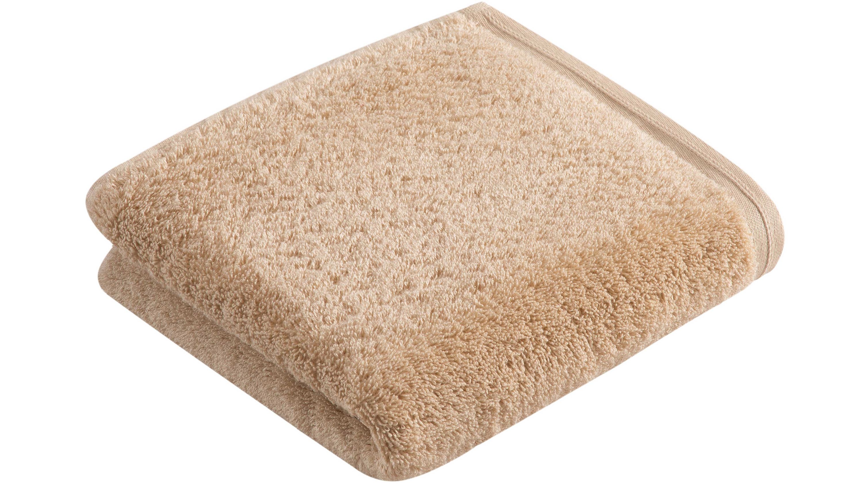 Gefaltetes Handtuch in beige mit weicher Oberfläche