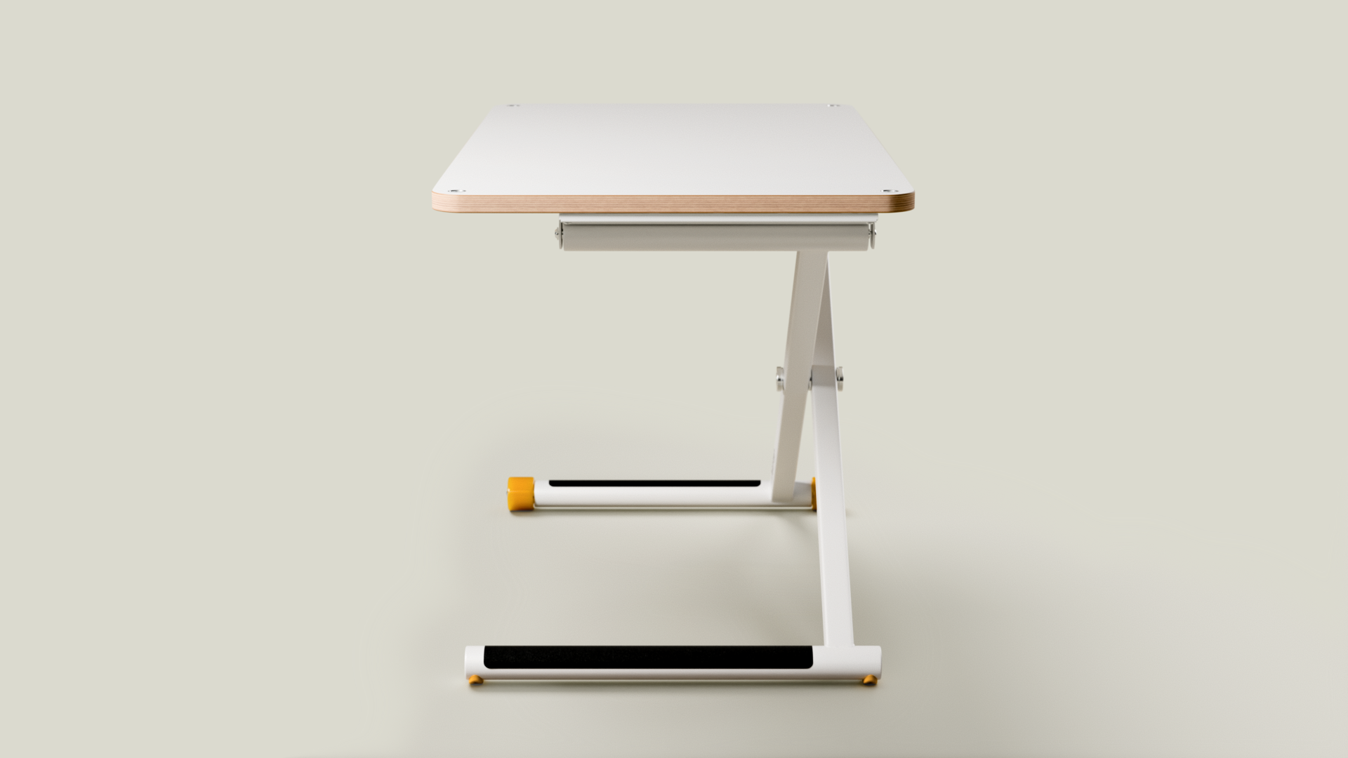 Weißer höhenverstellbarer Schreibtisch mit rechteckiger Platte, orangefarbenen Akzenten und stabilisierender Querstrebe.