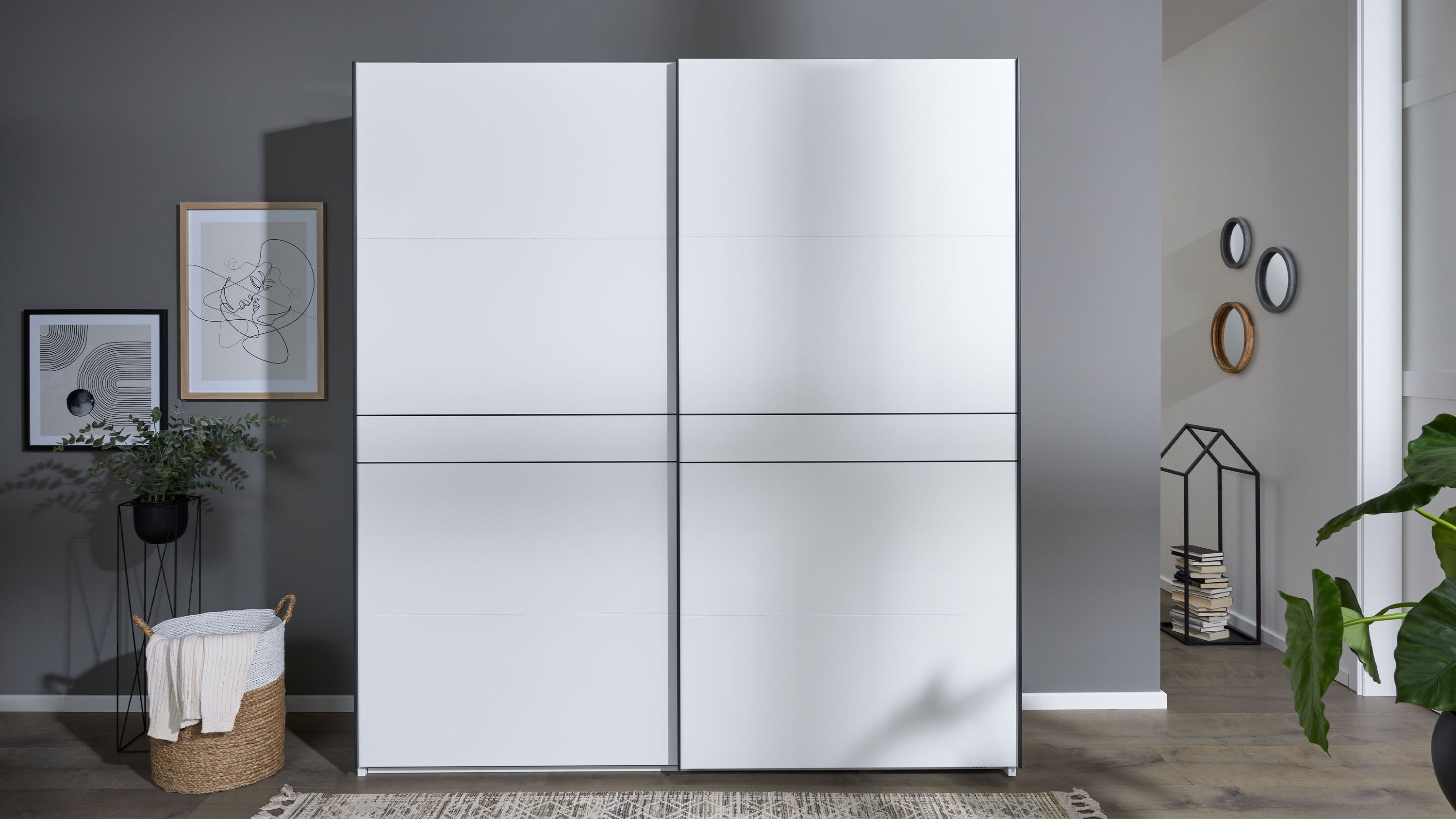 Interliving Kleiderschrank Serie 1207  Schwebetürenschrank 913007 weißer Mattlack  zwei Türen, Breite ca. 212 cm