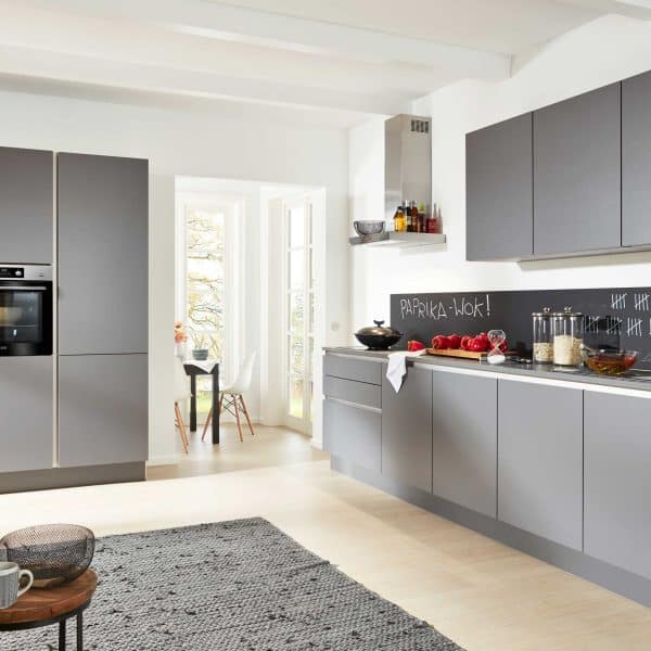 Interliving Küche Serie 3017 mit AEG Einbaugeräten