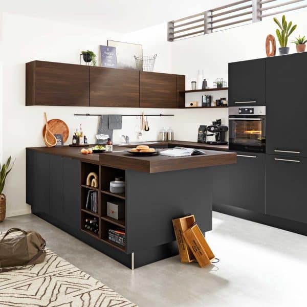 Interliving Küche Serie 3031 mit AEG-Einbaugeräten