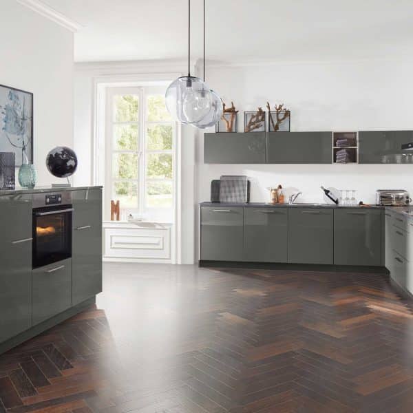 Interliving Küche Serie 3007 mit AEG Einbaugeräten