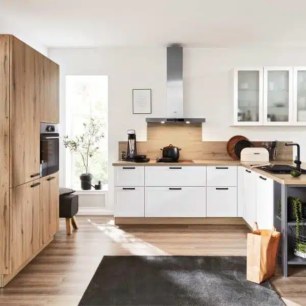 Interliving Küche Serie 3029 mit AEG-Einbaugeräten
