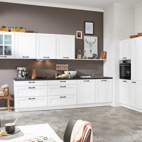 Interliving Küche Serie 3023 mit AEG Einbaugeräten