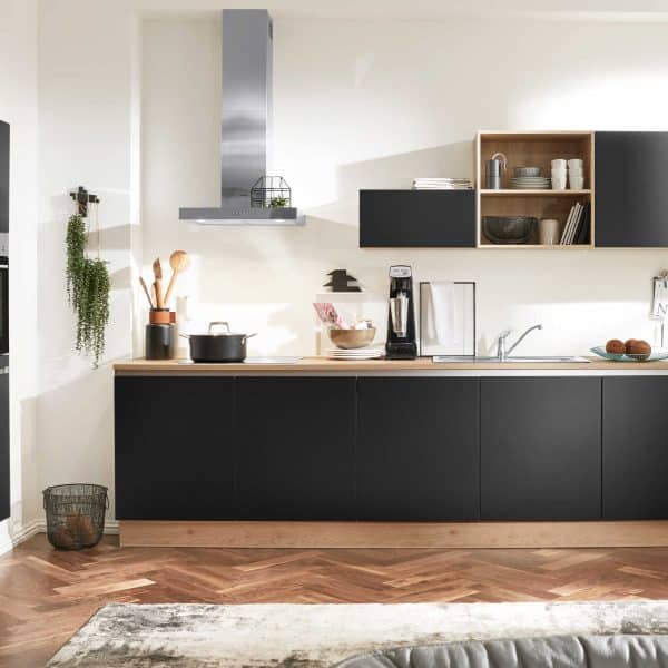 Interliving Küche Serie 3024 mit AEG-Einbaugeräten