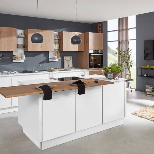 Interliving Küche Serie 3013 mit AEG Einbaugeräten