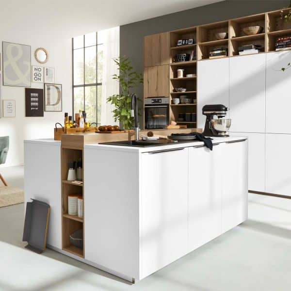 Interliving Küche Serie 3039 mit AEG Einbaugeräten