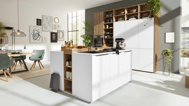Interliving Küche Serie 3039 mit AEG Einbaugeräten