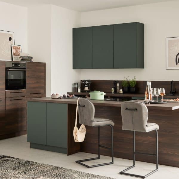 Interliving Küche Serie 3083 mit AEG Einbaugeräten