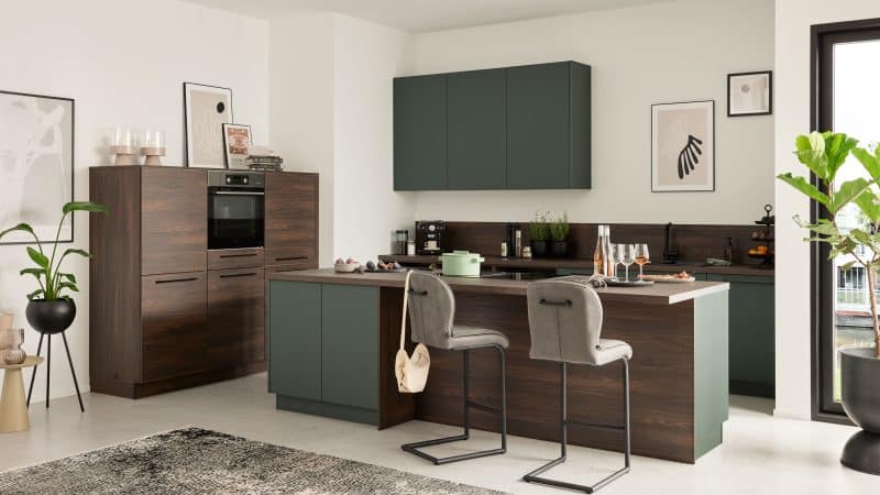 Interliving Küche Serie 3083 mit AEG Einbaugeräten
