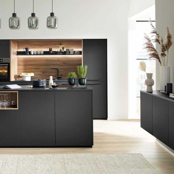 Interliving Küche Serie 3055 mit AEG Einbaugeräten