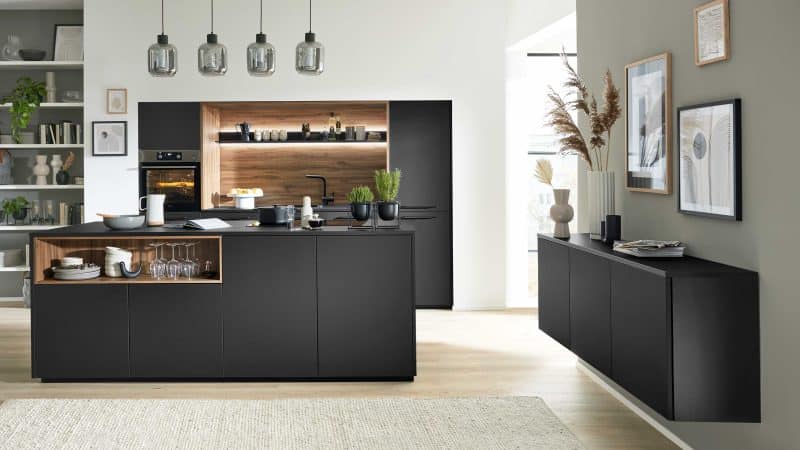 Interliving Küche Serie 3055 mit AEG Einbaugeräten